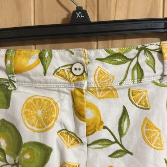 Isaac Mizrahi White and Yellow Shorts with Vibrant Citrus Lemon Pattern - Picture 2 of 7